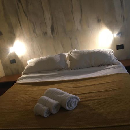B & B La Guesthouse Poirino Экстерьер фото